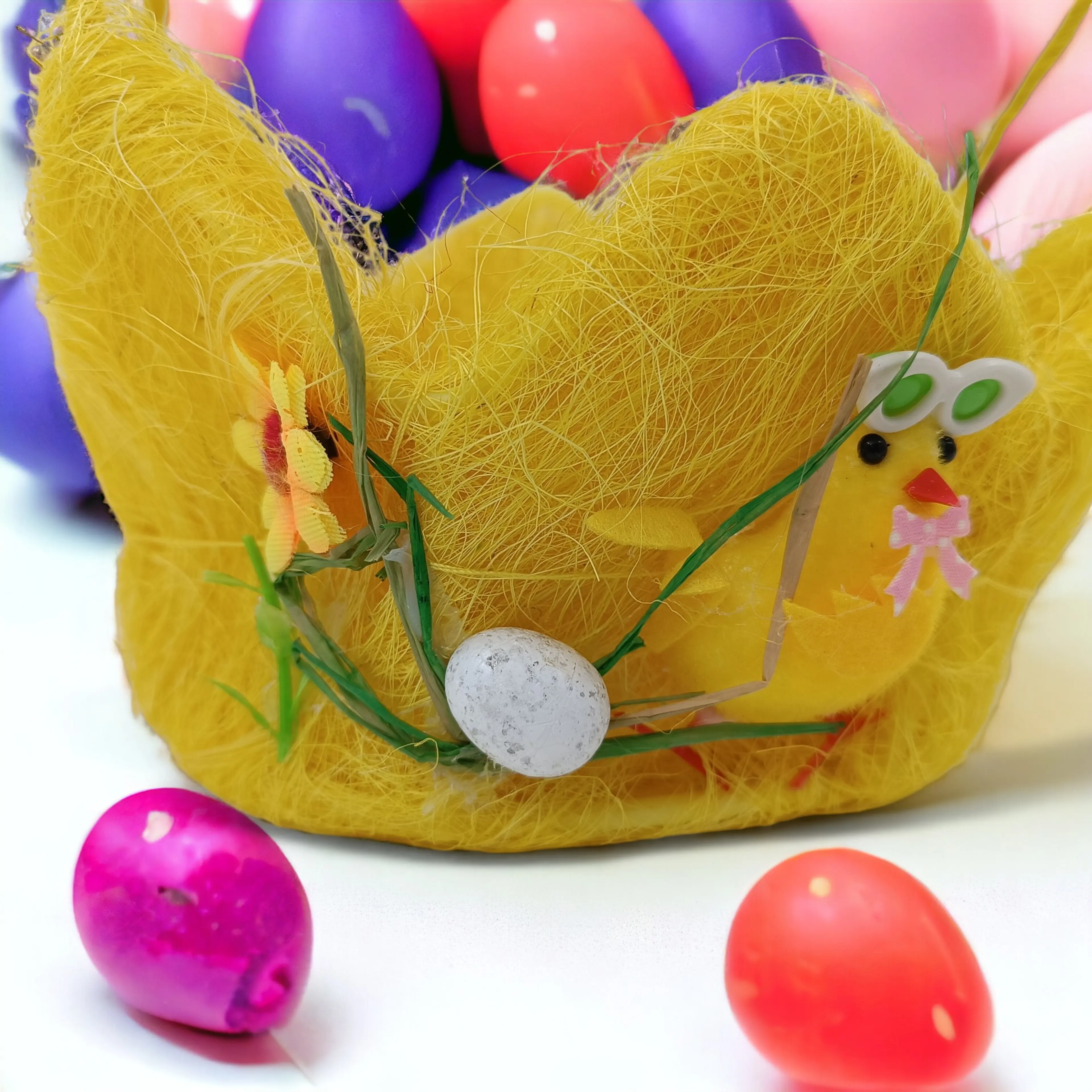 Кошничка за Великденски Яйца с Декорация